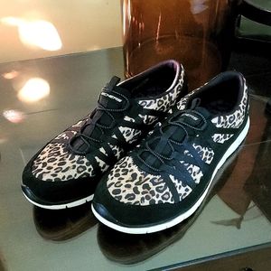 Sketchers leopard wide fit size 10